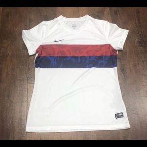 New Nike soccer jersey women’s M